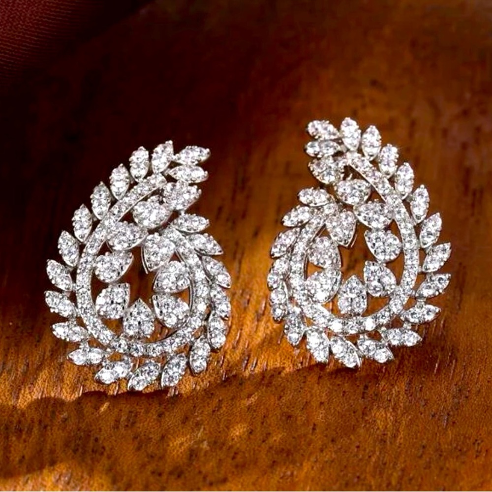 Trendy leaf stud earrings